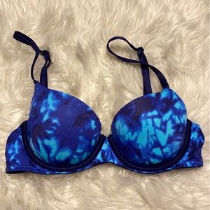 Victorias Secret PINK 32A Bra Wear Everywhere Lightly Lined Back Close Underwire